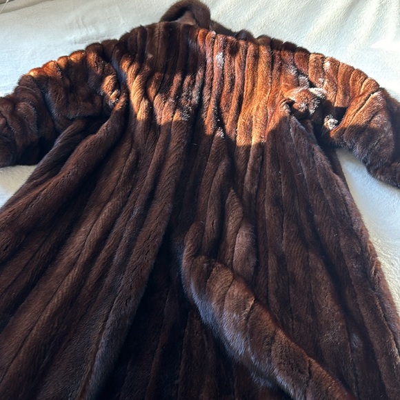 Stunning Mink Classic Sophistication ๐ with an Elegant Hue that Captures Light - Picture 10 of 10